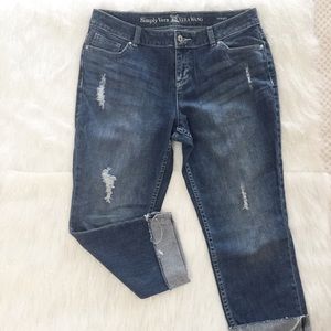 Vera wang straight leg distressed Capri size 12